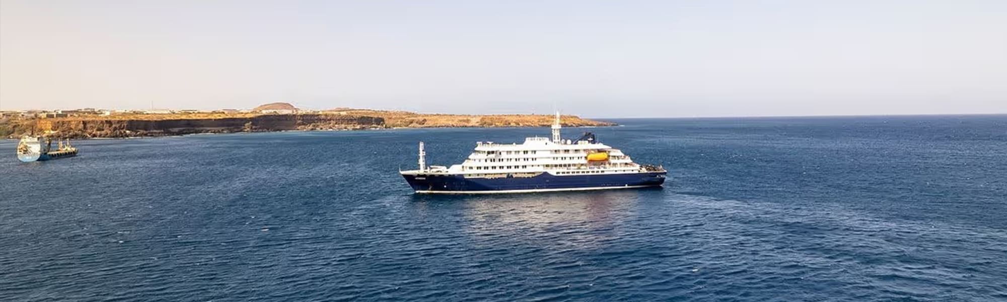 Біля узбережжя Кабо-Верде круїзний лайнер MV Hondius опинився у вкрай складній ситуації.
